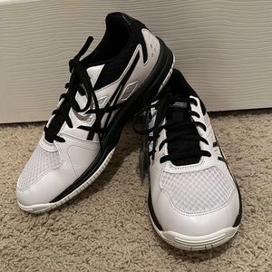 ASICS Big Kids Upcourt 3 Black and White Volleyball Shoe Size Big Kid 7